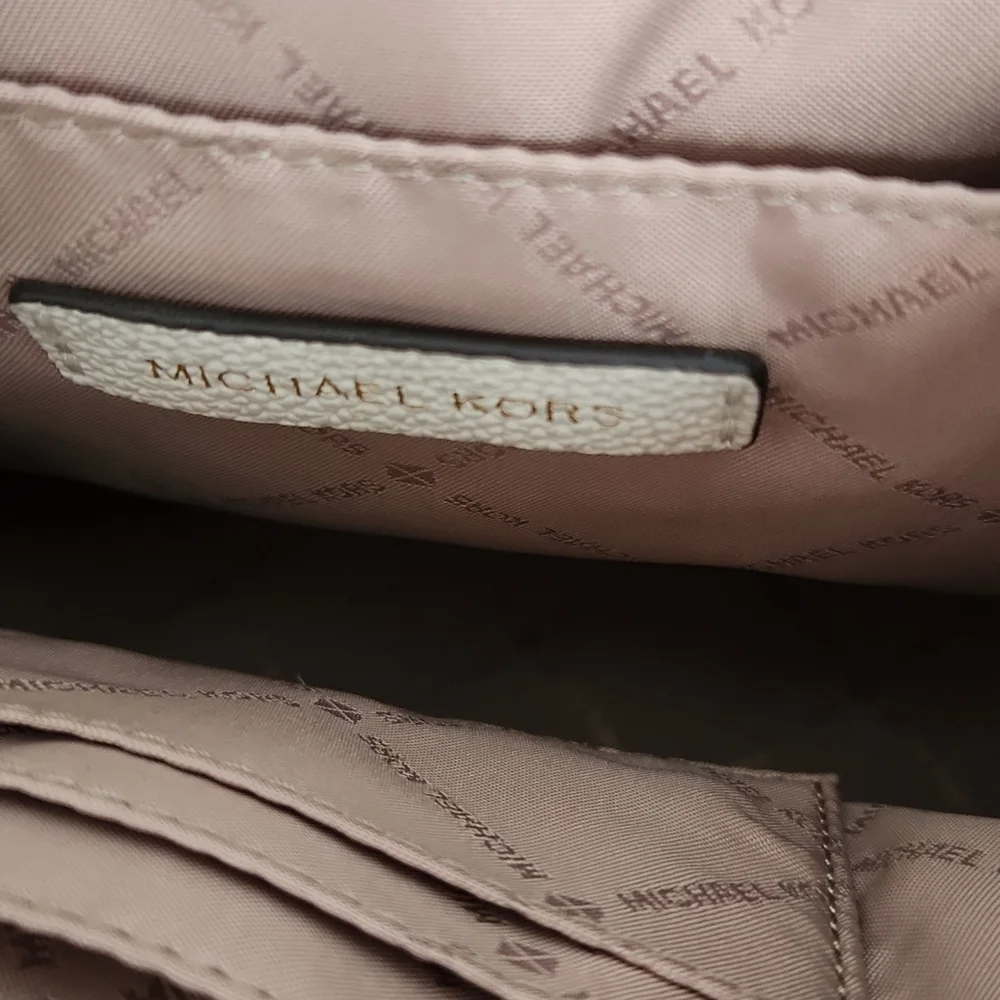 Micheal Kors Bucket Purse - Picture 6 of 7